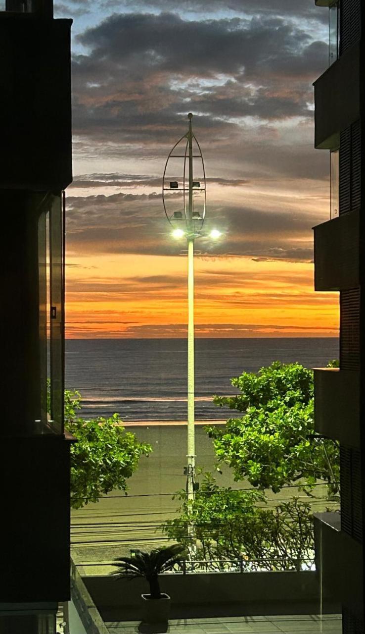 Avenida Atlantica, Beira Mar, Pe Na Areia Apartment Balneario Camboriu Exterior photo