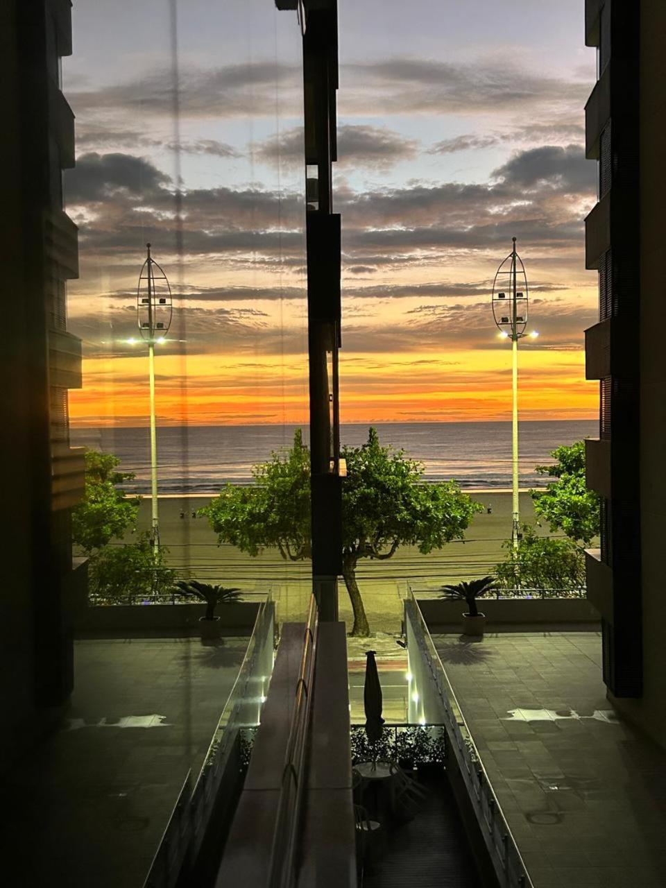Avenida Atlantica, Beira Mar, Pe Na Areia Apartment Balneario Camboriu Exterior photo